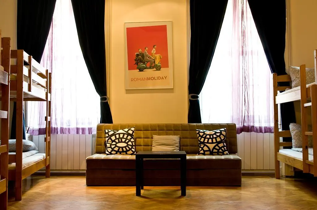 11Th Hour Cinema Hostel Будапешт 0*,  Венгрия