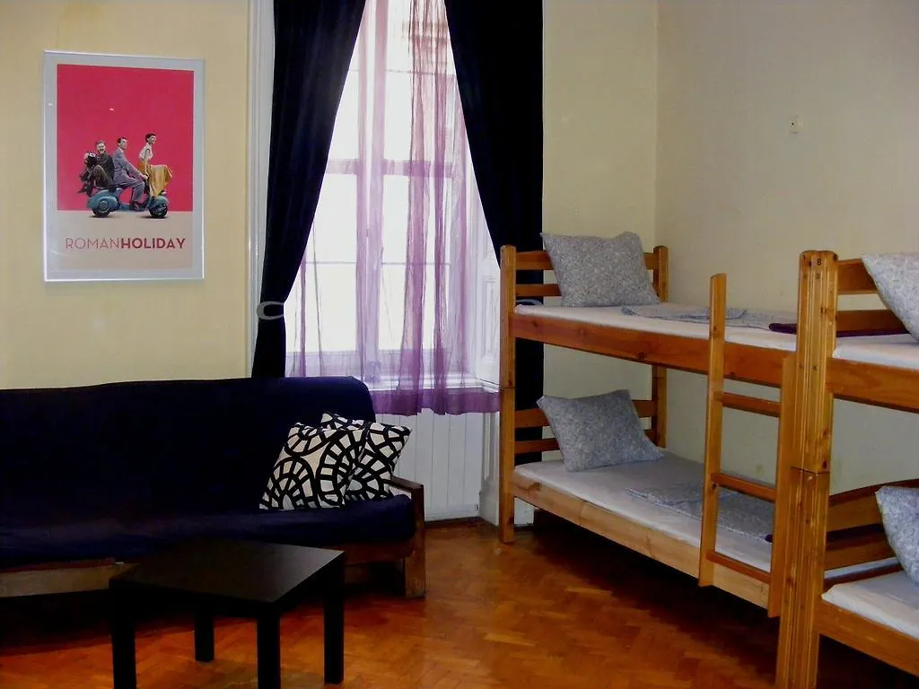 11Th Hour Cinema Hostel Будапешт