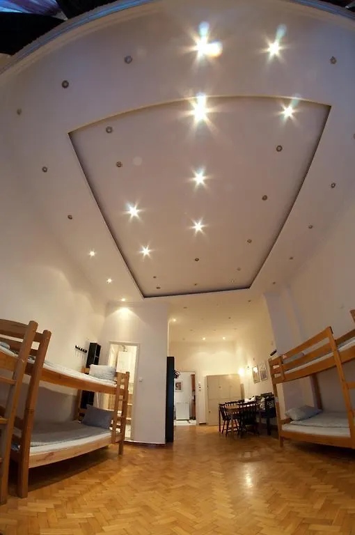 11Th Hour Cinema Hostel Budapest