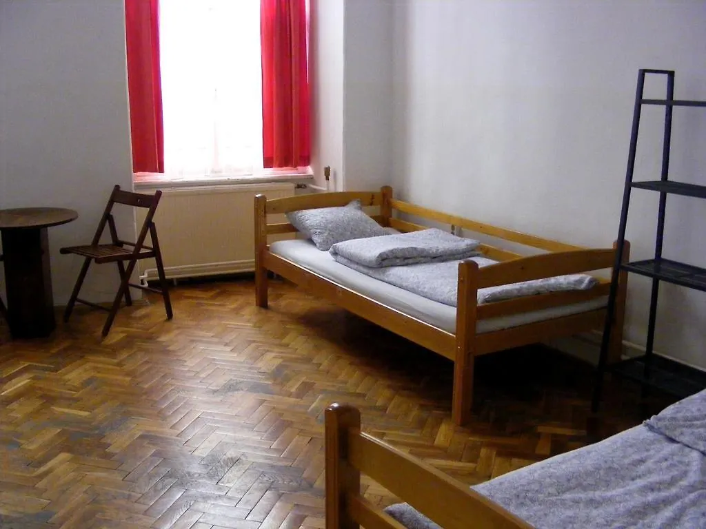 11Th Hour Cinema Hostel Budapest