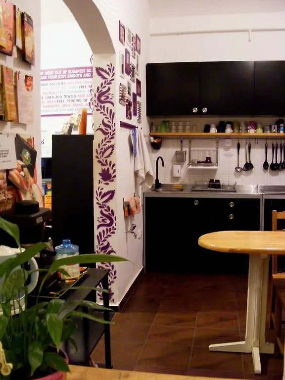 11Th Hour Cinema Hostel Budapest